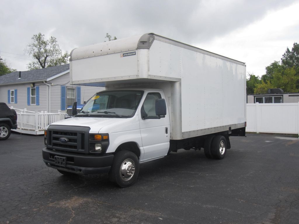 2015 Ford Econoline Image 1