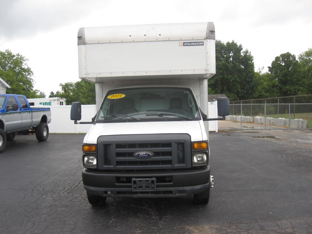 2015 Ford Econoline Image 2