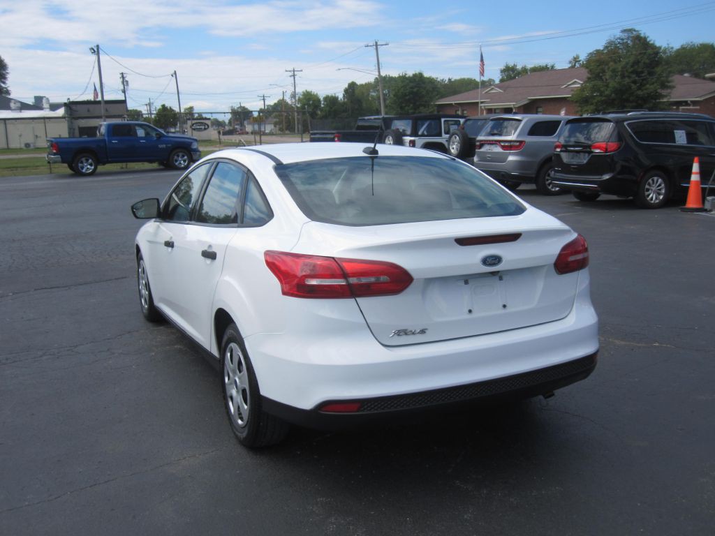 2017 Ford Focus Image 8