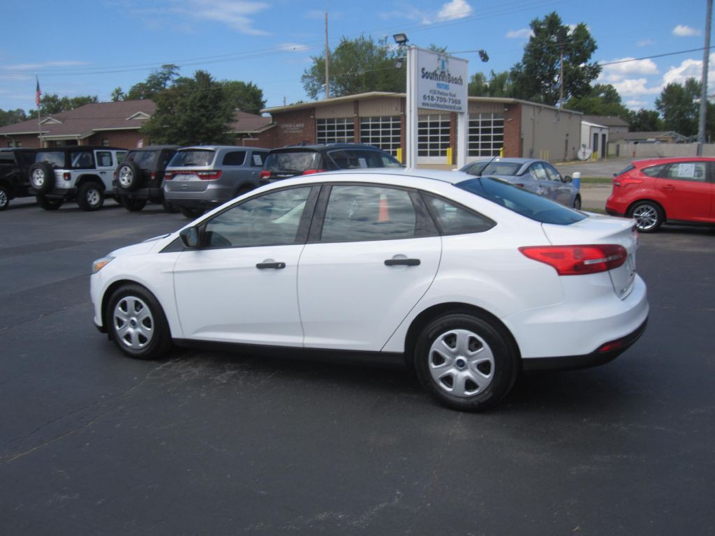2017 Ford Focus Image 9