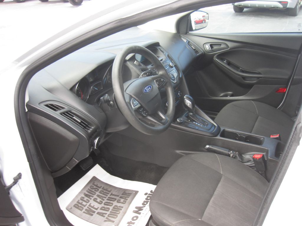 2017 Ford Focus Image 10