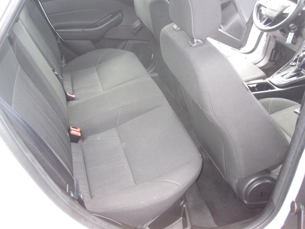 2017 Ford Focus Image 11