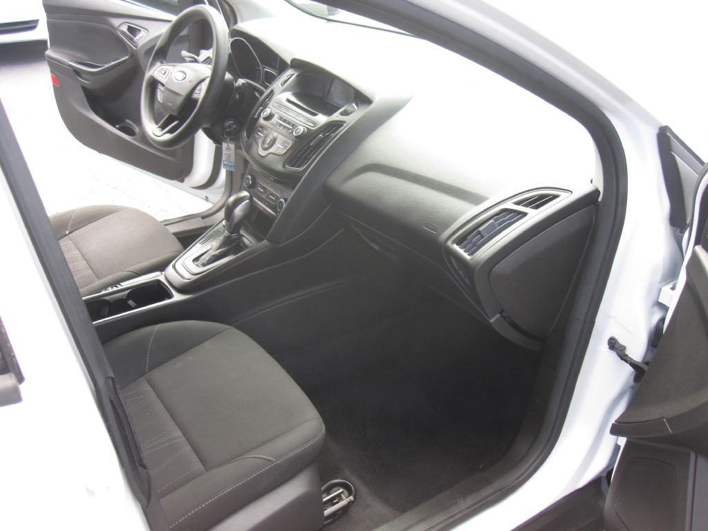 2017 Ford Focus Image 12