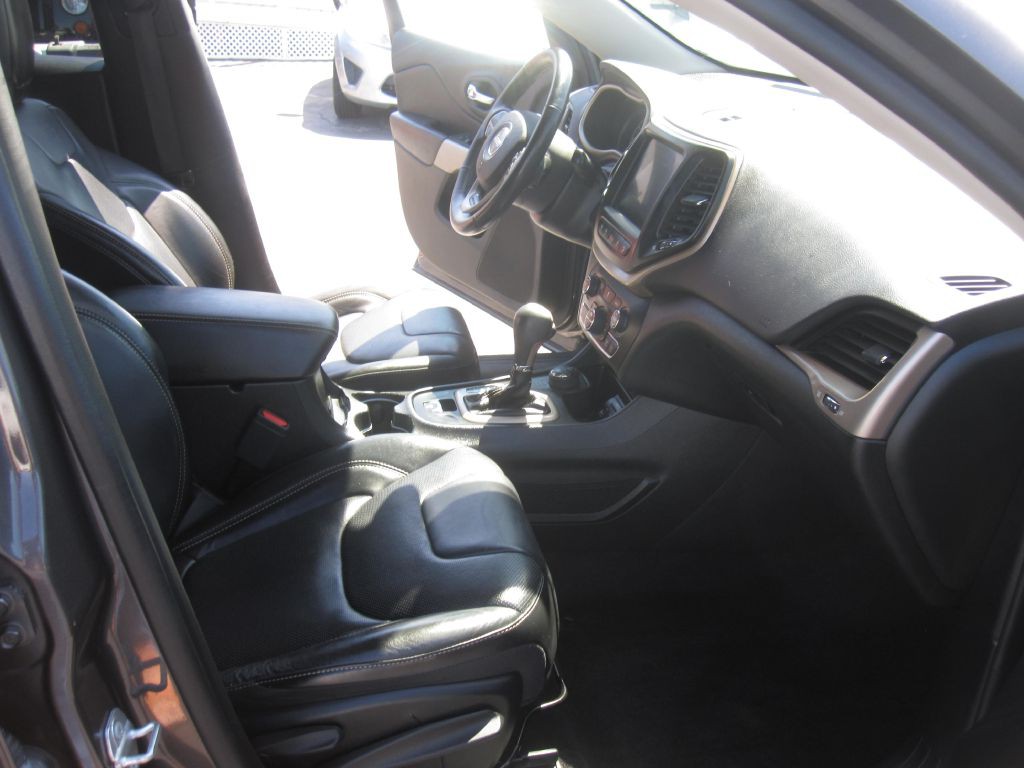 2018 Jeep Cherokee Image 17