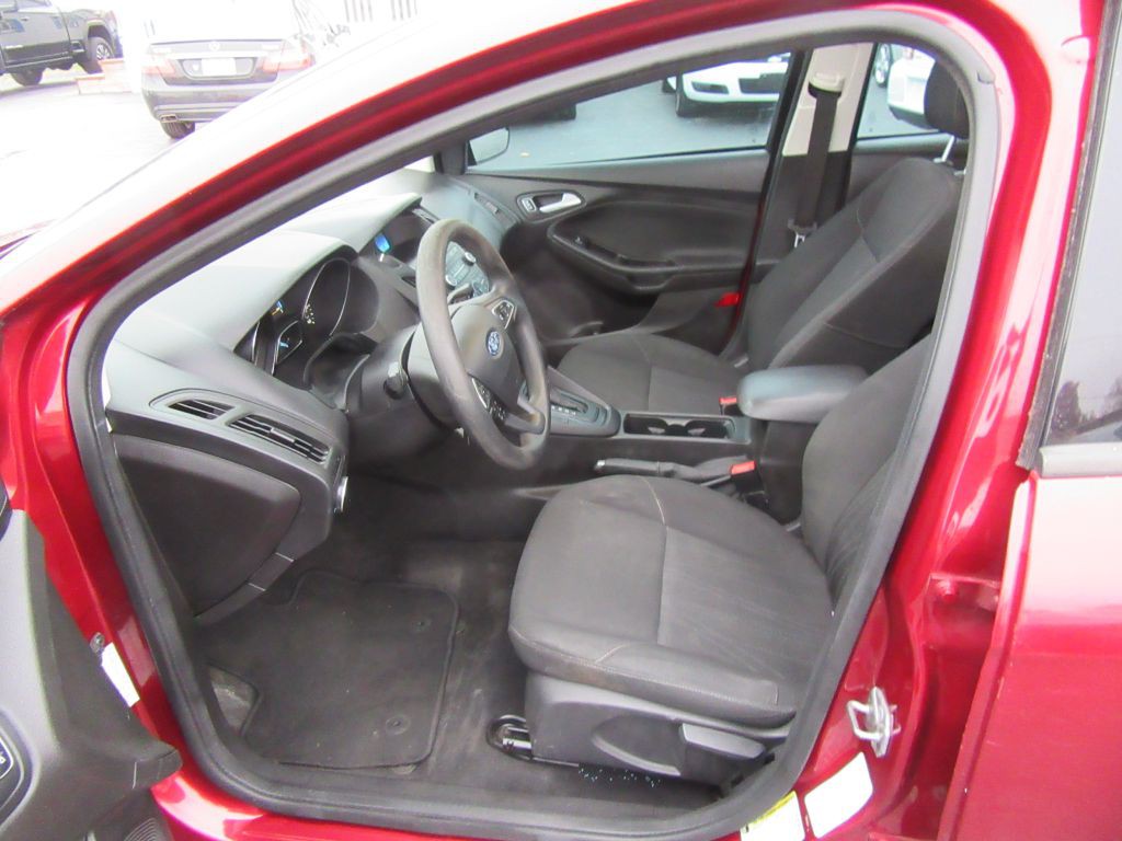 2016 Ford Focus Image 10