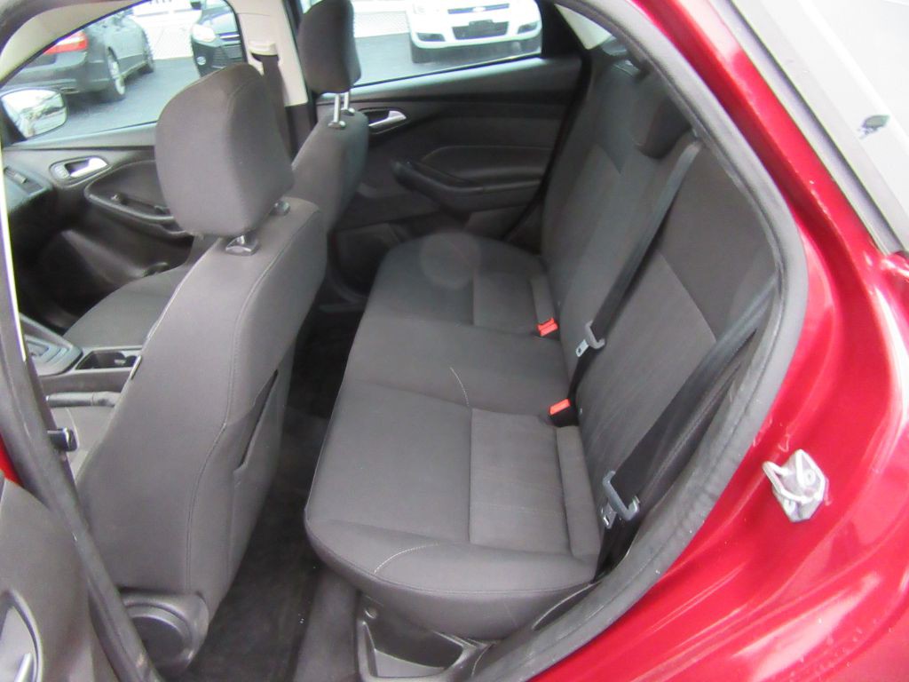 2016 Ford Focus Image 11
