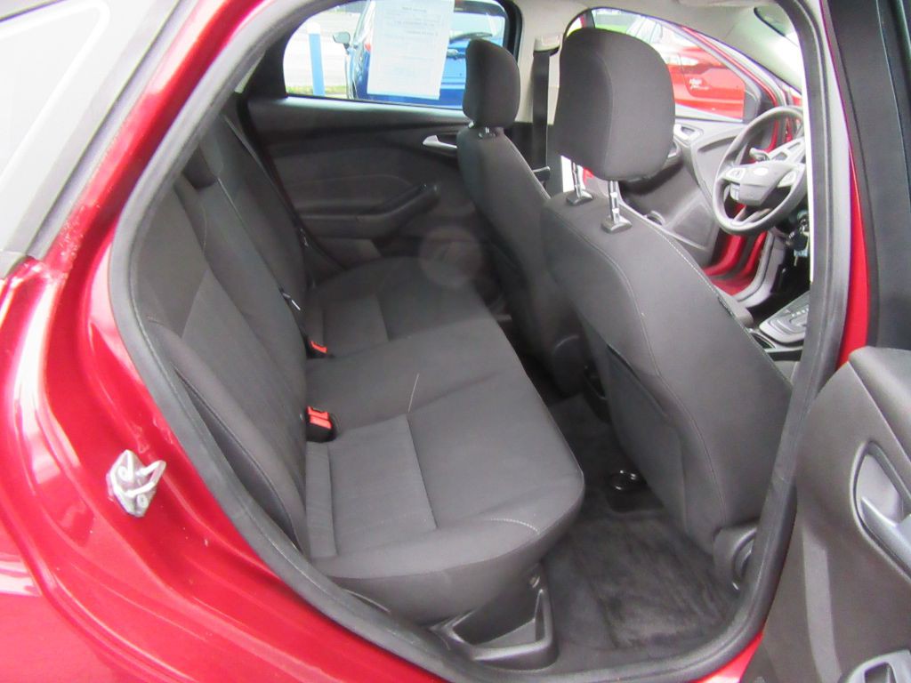 2016 Ford Focus Image 13