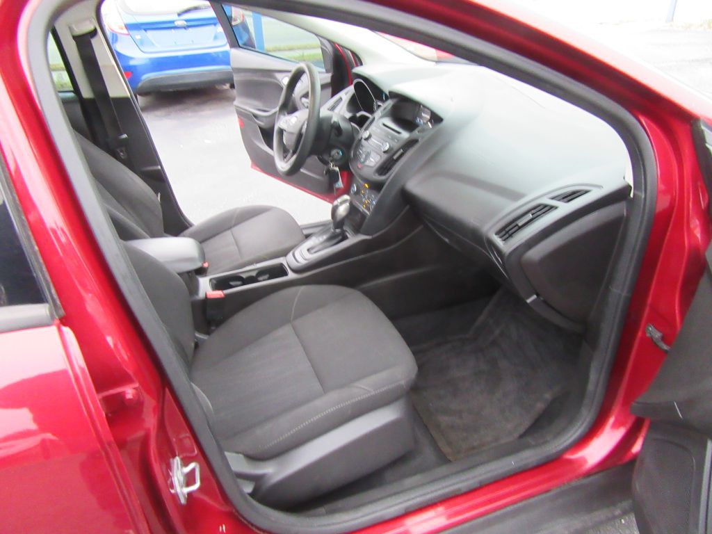 2016 Ford Focus Image 14