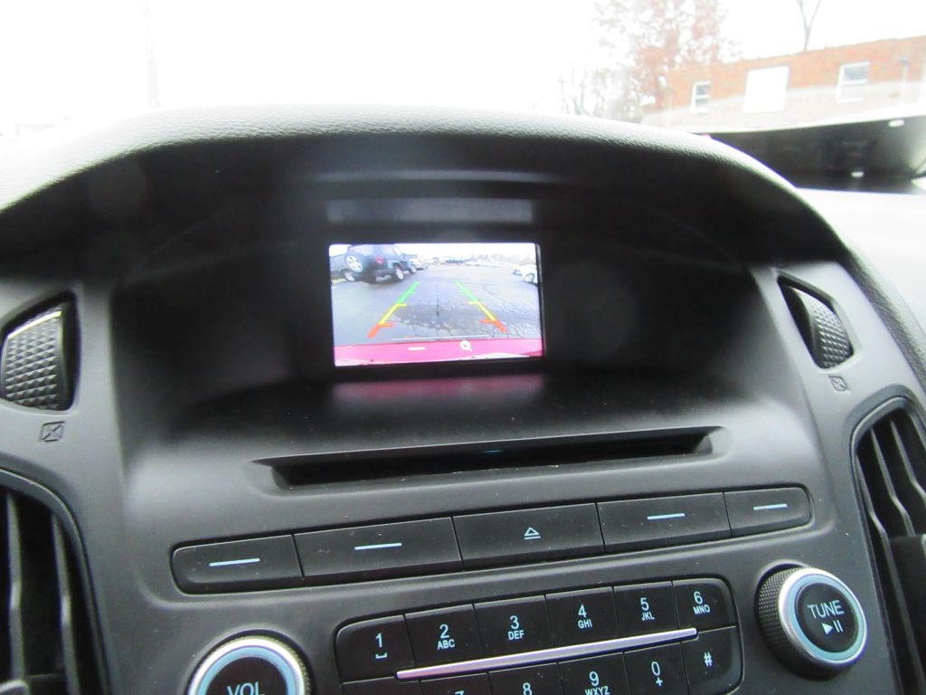 2016 Ford Focus Image 18