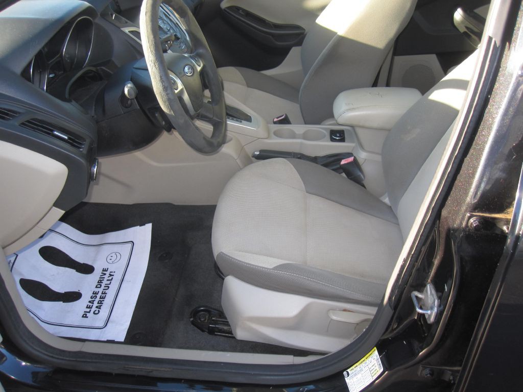 2012 Ford Focus Image 8