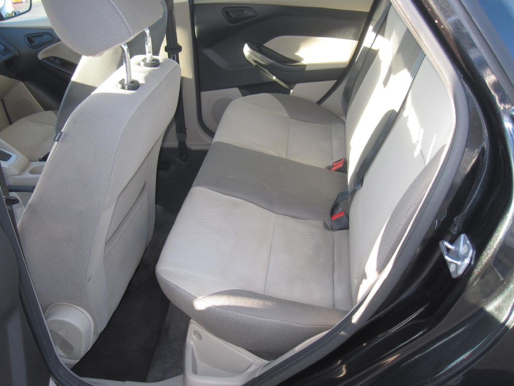 2012 Ford Focus Image 9