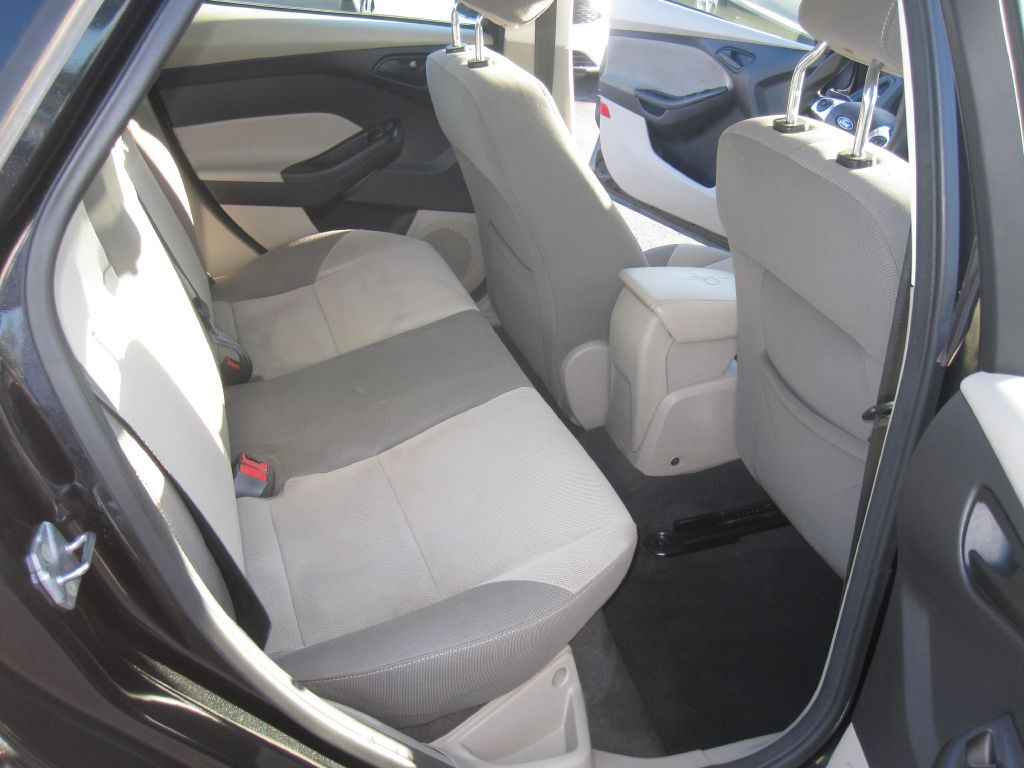 2012 Ford Focus Image 10