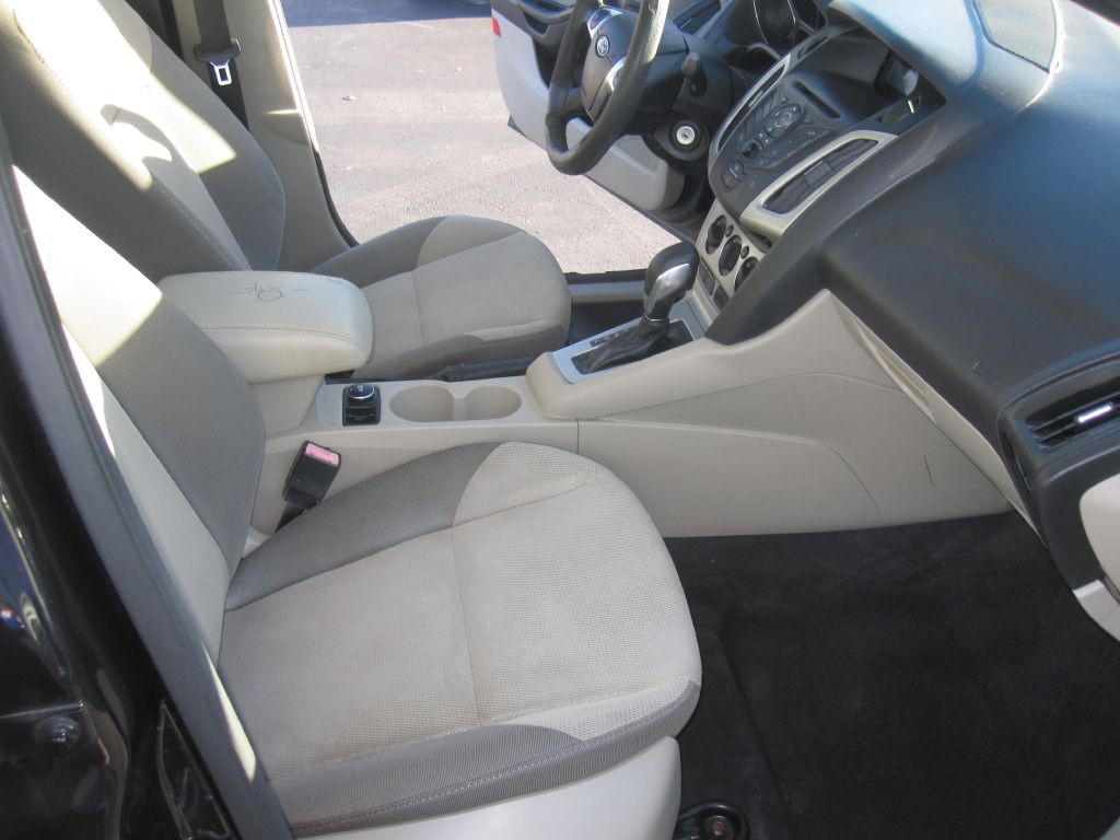 2012 Ford Focus Image 11