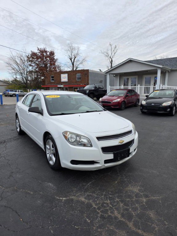 2012 Chevrolet Malibu Image 2