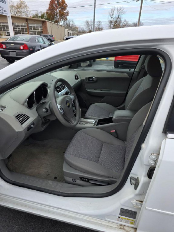 2012 Chevrolet Malibu Image 9