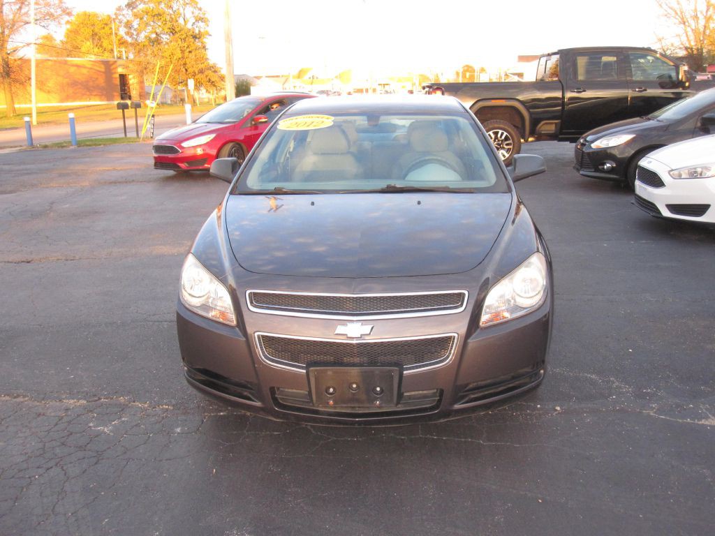 2012 Chevrolet Malibu Image 2