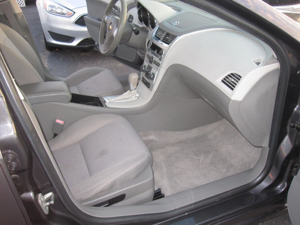2012 Chevrolet Malibu Image 10