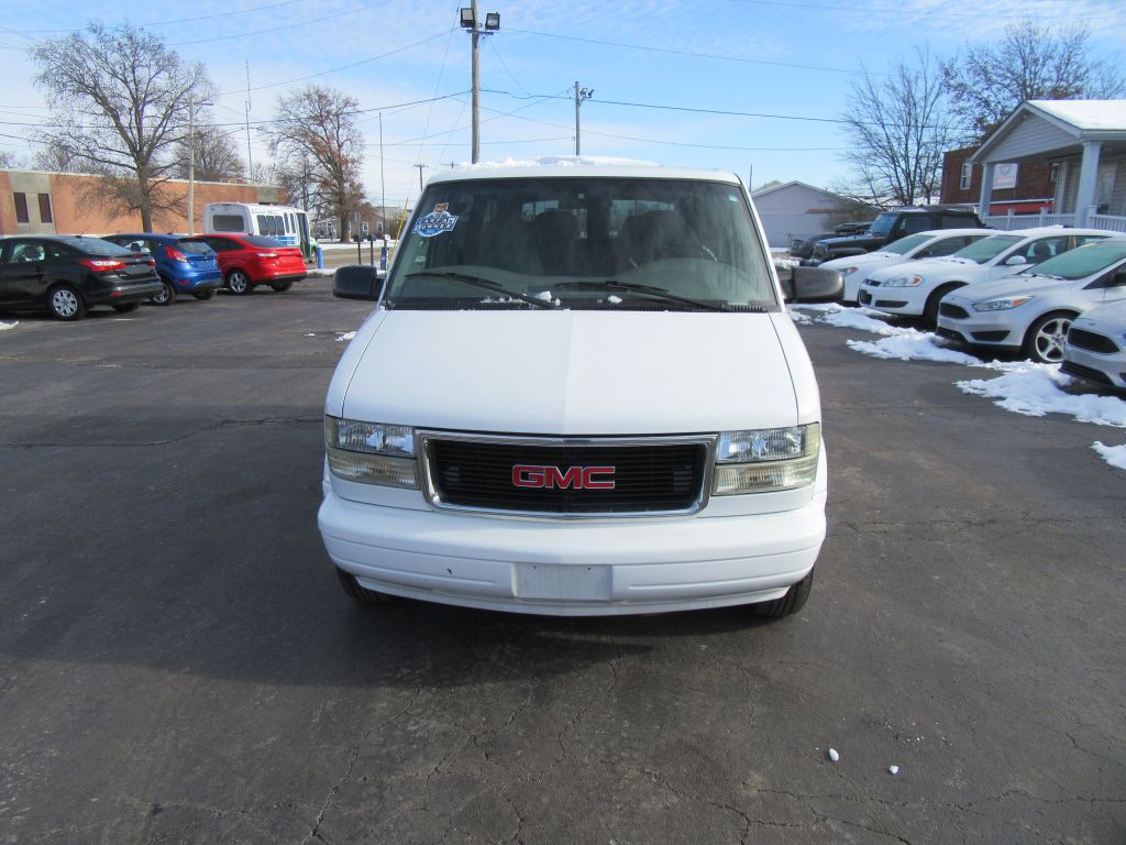 2003 GMC Safari Image 2