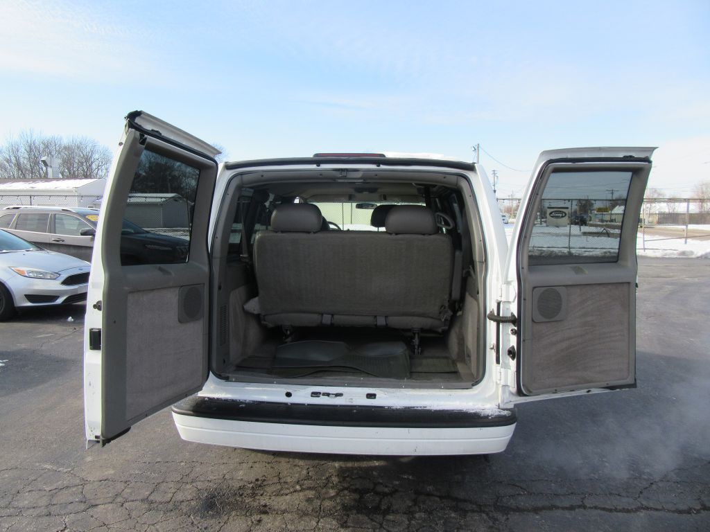 2003 GMC Safari Image 13