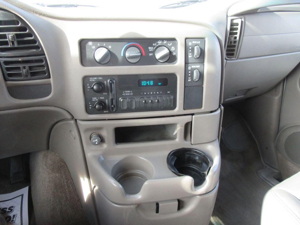2003 GMC Safari Image 17