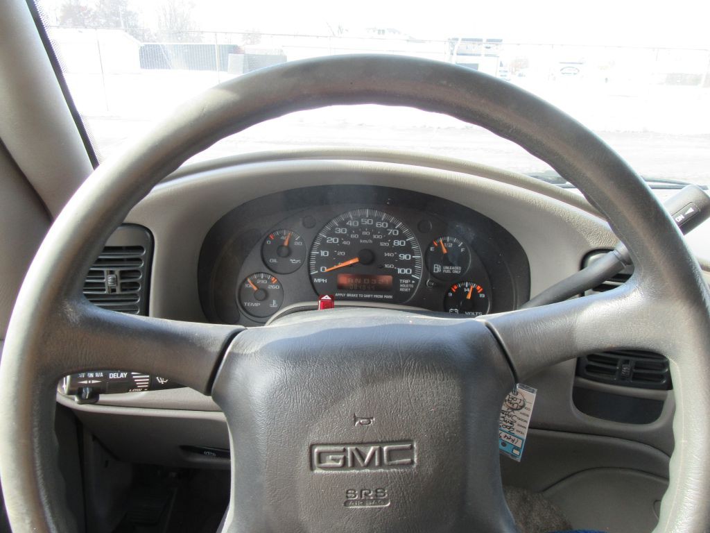 2003 GMC Safari Image 18