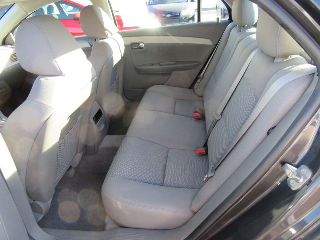 2012 Chevrolet Malibu Image 11