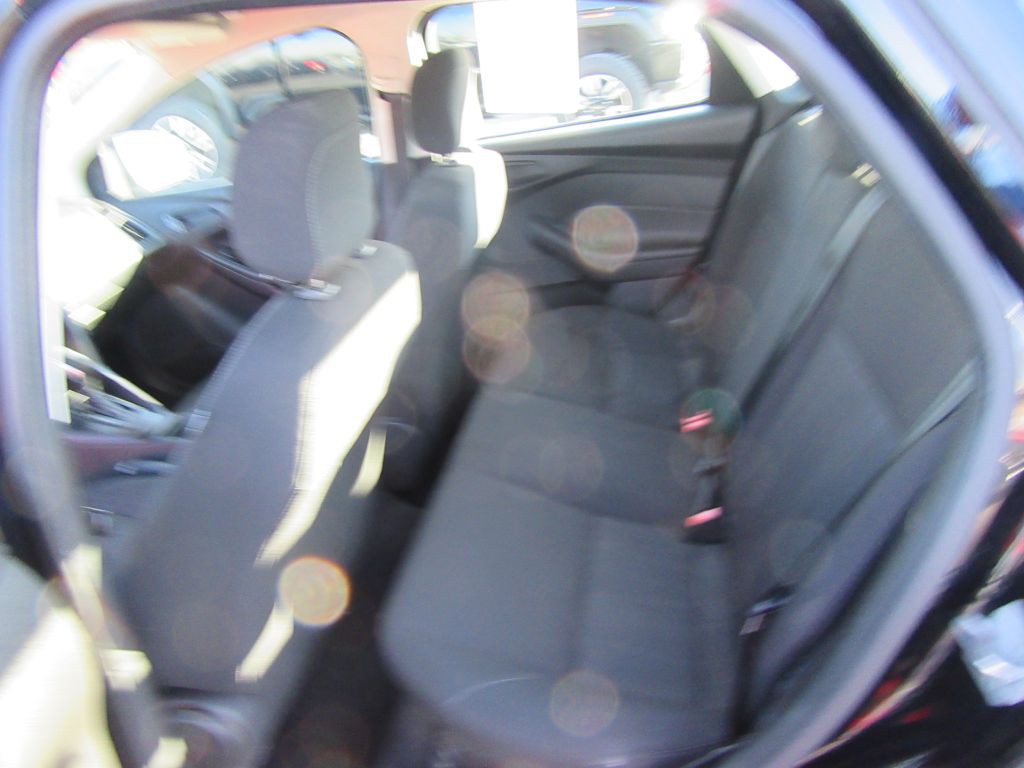 2016 Ford Focus Image 11