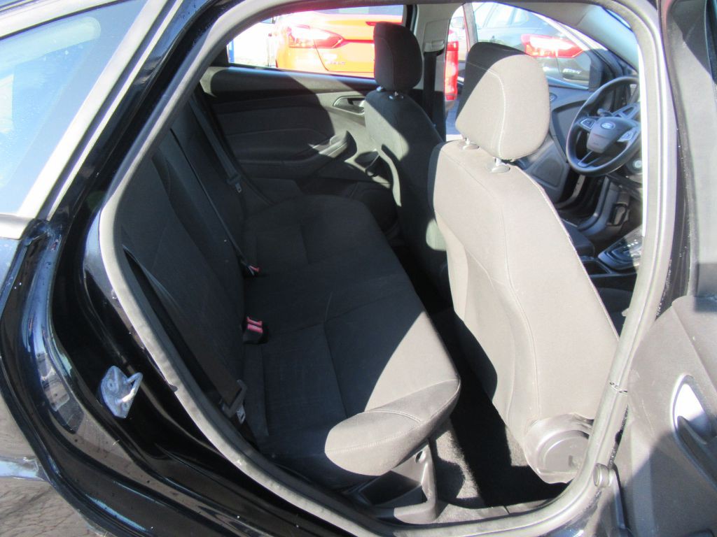2016 Ford Focus Image 12