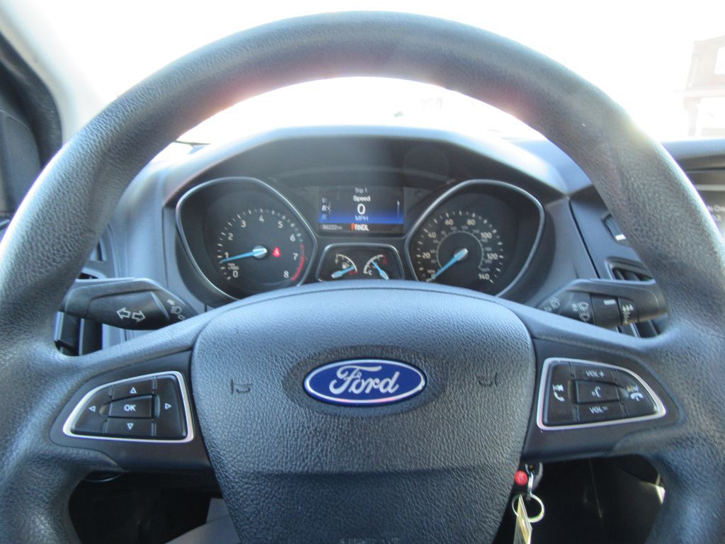 2016 Ford Focus Image 14