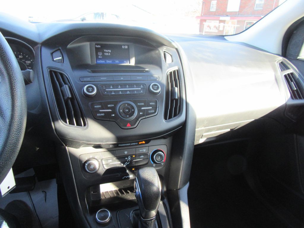 2016 Ford Focus Image 15