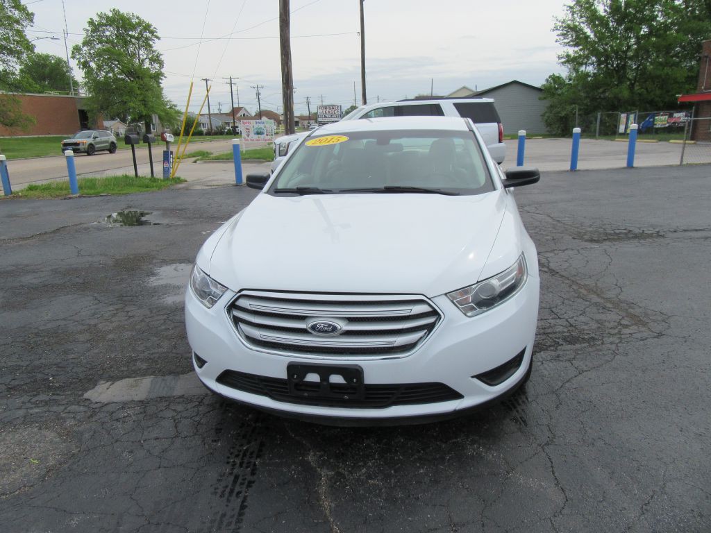 2015 Ford Taurus Image 2