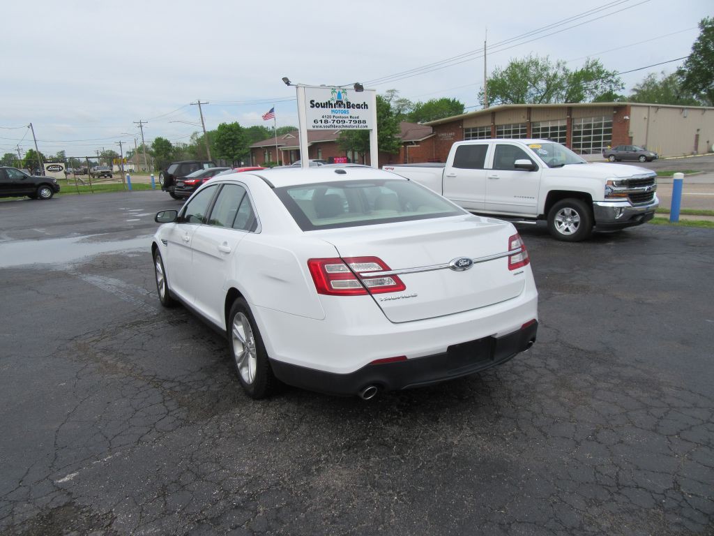 2015 Ford Taurus Image 7