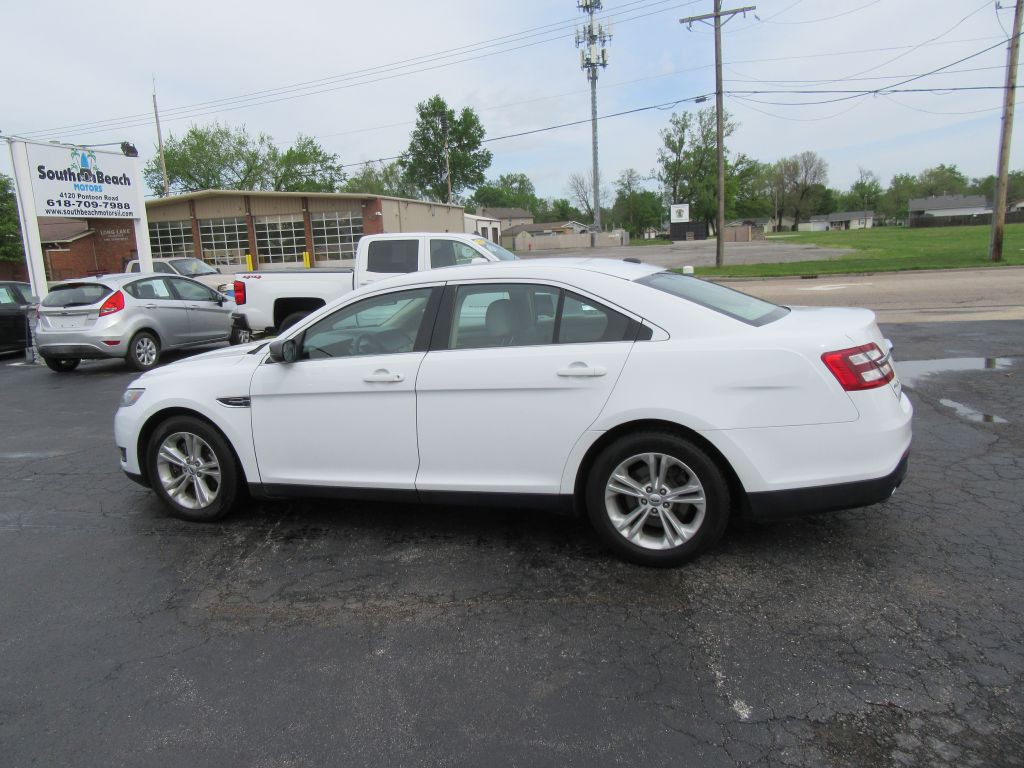 2015 Ford Taurus Image 8