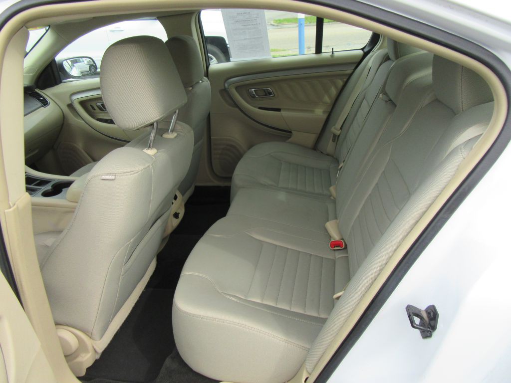 2015 Ford Taurus Image 10