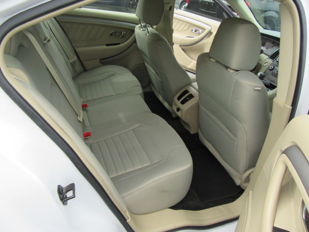 2015 Ford Taurus Image 11