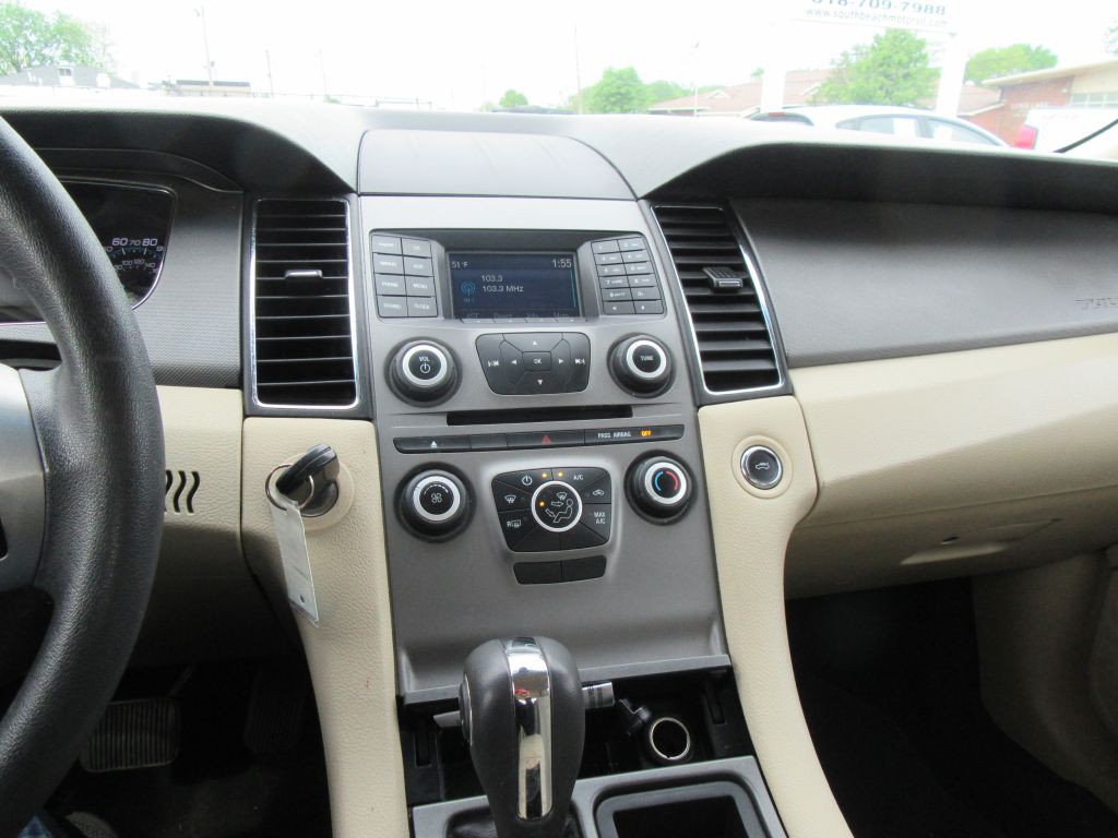 2015 Ford Taurus Image 15