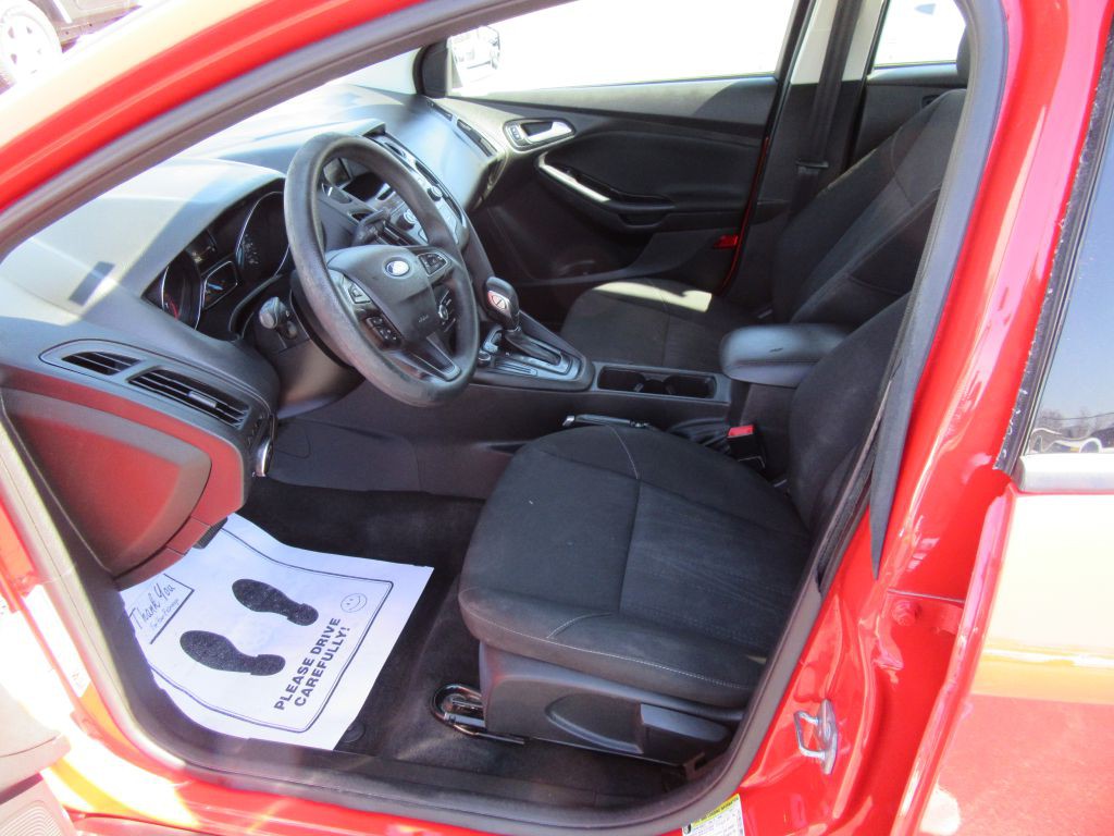 2017 Ford Focus Image 9