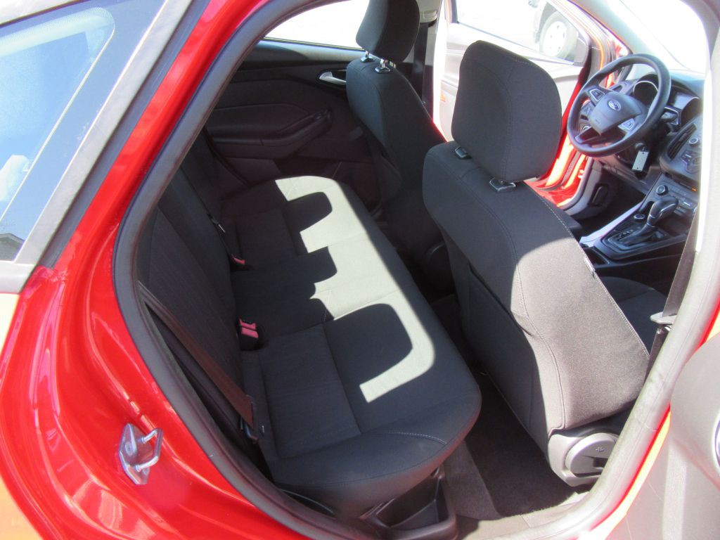 2017 Ford Focus Image 11