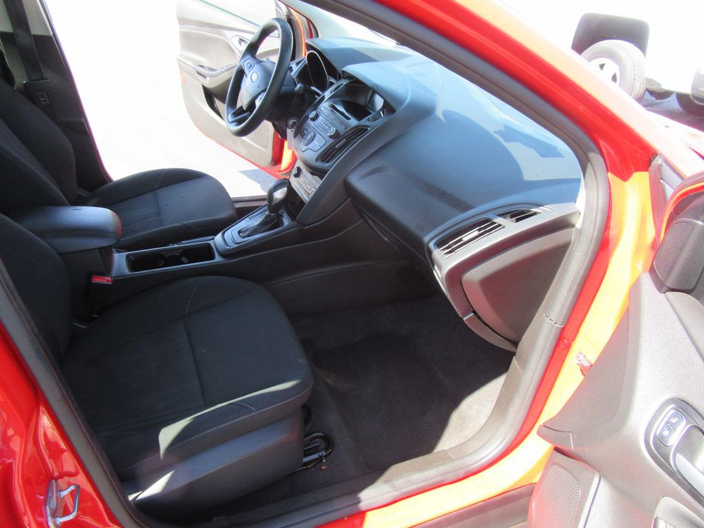 2017 Ford Focus Image 12