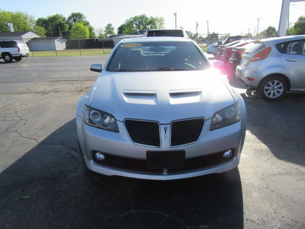 2009 Pontiac G8 Image 2