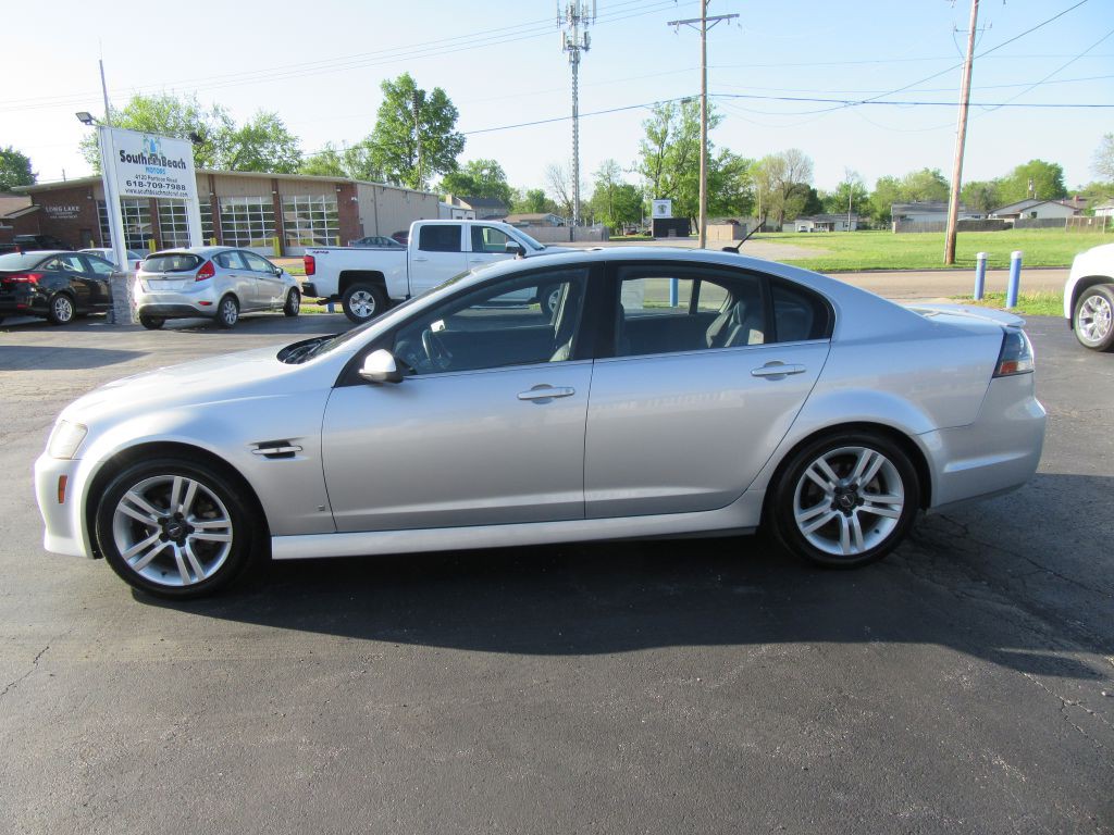 2009 Pontiac G8 Image 4