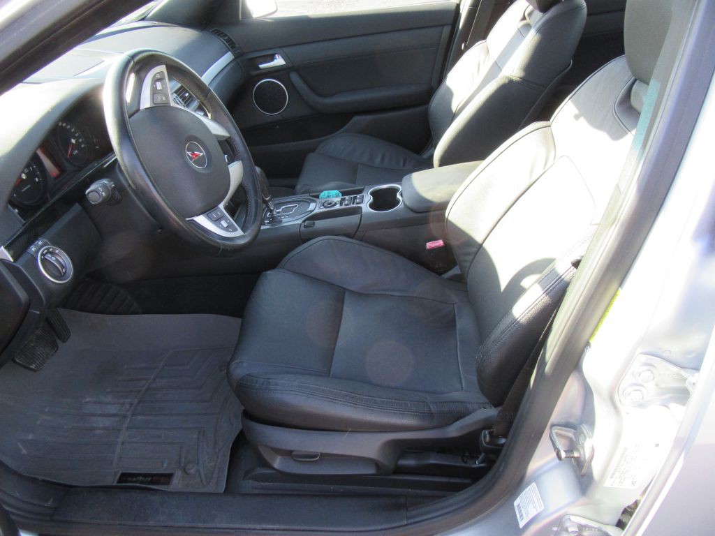 2009 Pontiac G8 Image 12