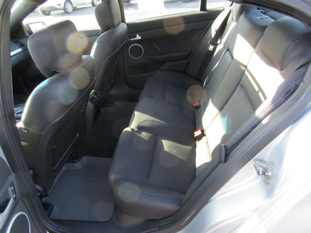 2009 Pontiac G8 Image 13