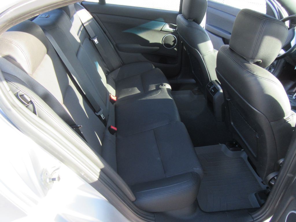 2009 Pontiac G8 Image 14