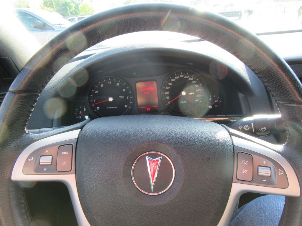 2009 Pontiac G8 Image 16