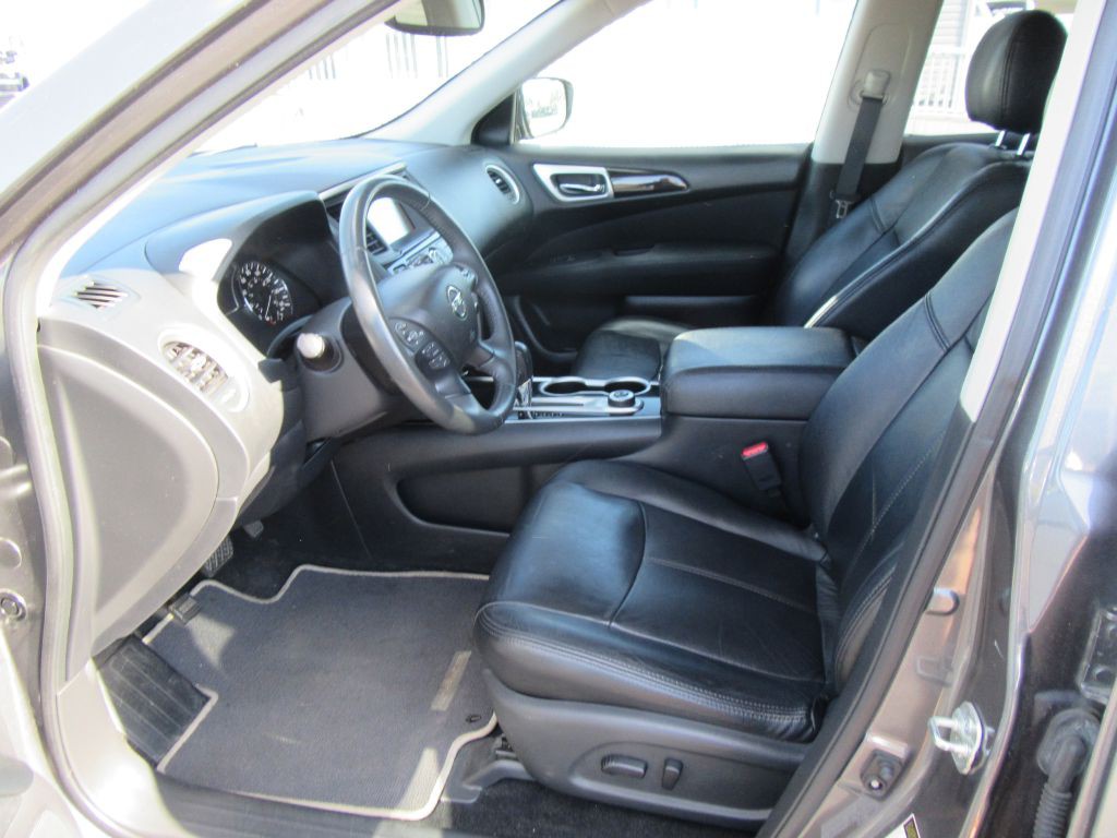 2017 Nissan Pathfinder Image 10