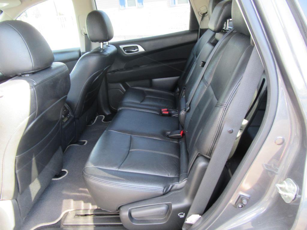 2017 Nissan Pathfinder Image 11