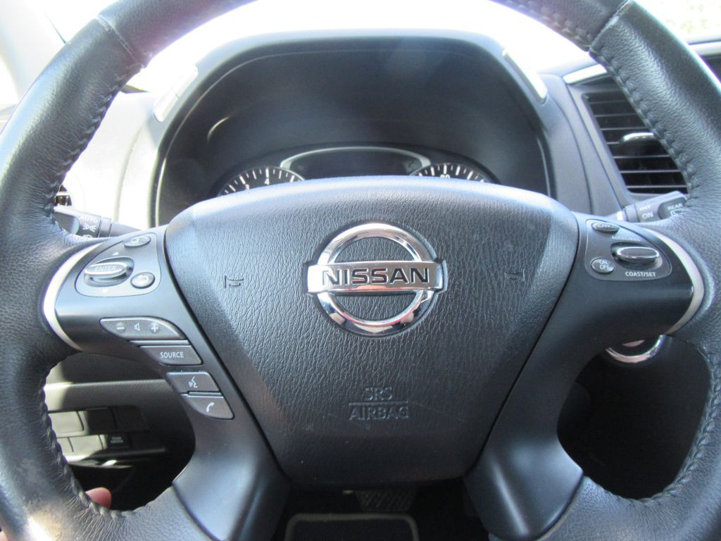 2017 Nissan Pathfinder Image 17