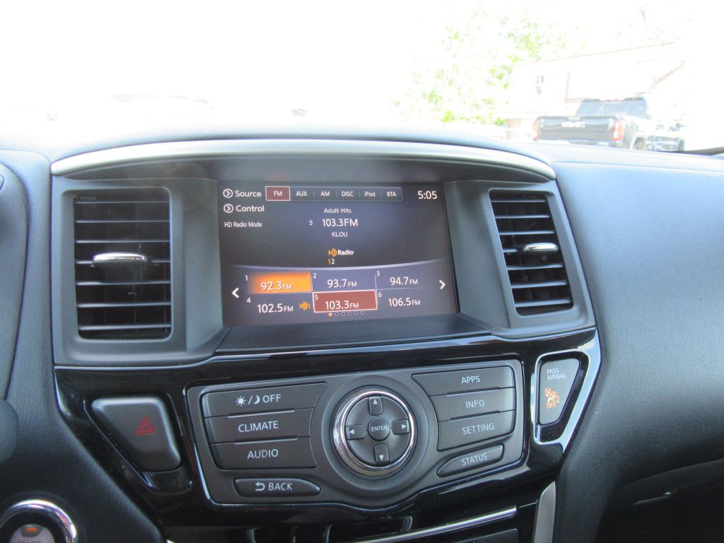 2017 Nissan Pathfinder Image 18