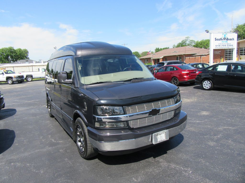 2004 Chevrolet Express Image 3